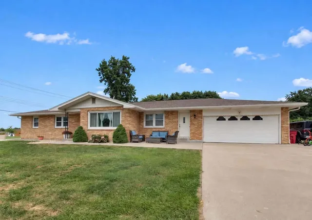 Photo 2 of Single family home for sale at 1201 Gayla Dr, Quincy, IL 62305 | MLS# 12722994 | Listing updated on 2026-09-27