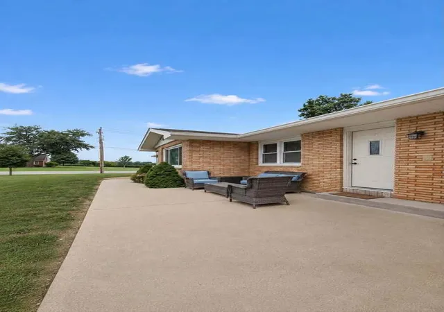 Photo 3 of Single family home for sale at 1201 Gayla Dr, Quincy, IL 62305 | MLS# 12722994 | Listing updated on 2026-09-27