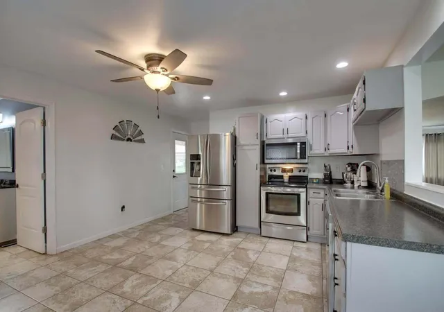 Photo 4 of Single family home for sale at 1201 Gayla Dr, Quincy, IL 62305 | MLS# 12722994 | Listing updated on 2026-09-27
