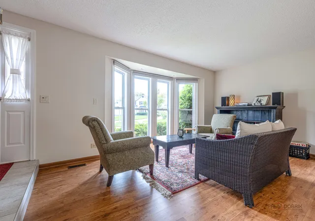 Photo 2 of Single family home for sale at 4 Montana Ct, Cary, IL 60013 | MLS# 12723007 | Listing updated on 2026-09-14