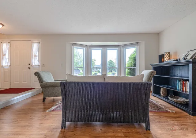 Photo 3 of Single family home for sale at 4 Montana Ct, Cary, IL 60013 | MLS# 12723007 | Listing updated on 2026-09-14