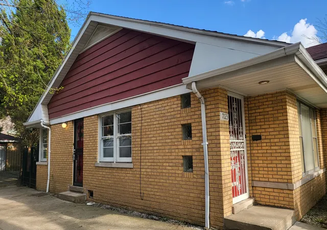 Photo 2 of Single family home for sale at 7023 S Bennett Ave, Chicago, IL 60649 | MLS# 12723009 | Listing updated on 2026-09-01