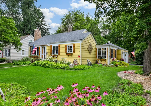2nd image of 812 Richards St, Geneva, IL 60134 | MLS# 12723045