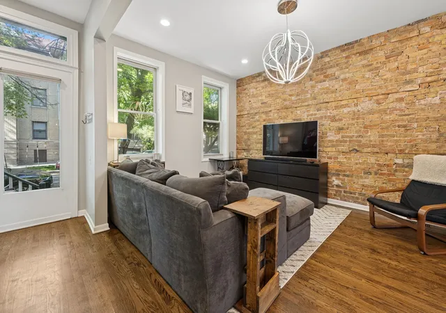 3rd image of 2307 W Melrose St #F, Chicago, IL 60618 | MLS# 12723046
