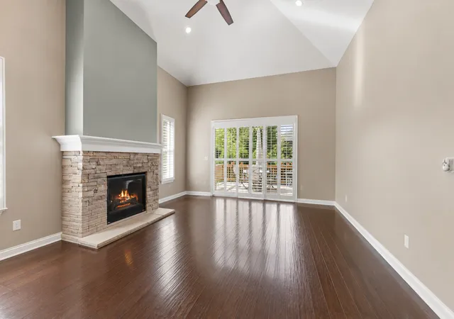 Listing Photo 5 - Condo for sale in building located at 1636 Castle Lawn Ct, Naperville, IL 60565
