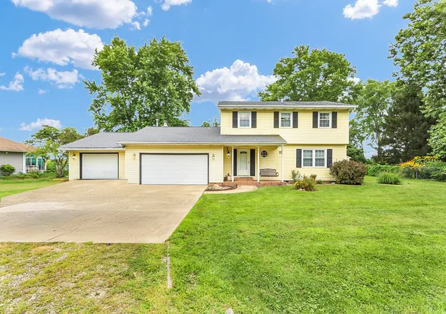 Photo 1 of Single family home for sale at 68 John Ln, Champaign, IL 61822 | MLS# 12723128 | Listing updated on 2026-09-13