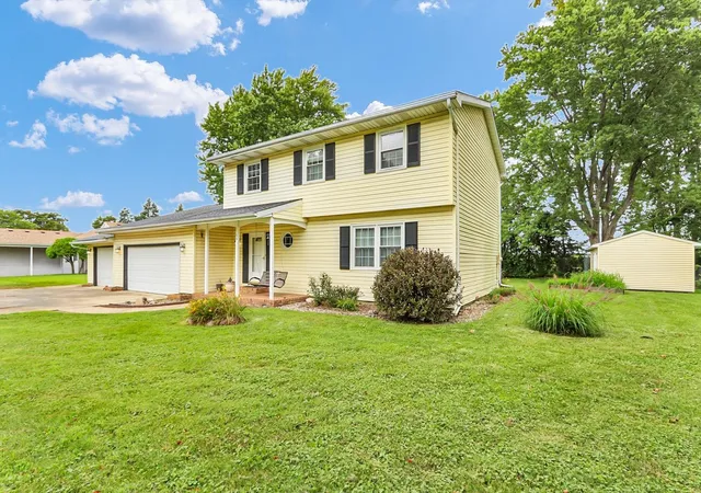 Photo 2 of Single family home for sale at 68 John Ln, Champaign, IL 61822 | MLS# 12723128 | Listing updated on 2026-09-13