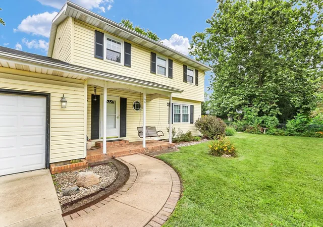 Photo 4 of Single family home for sale at 68 John Ln, Champaign, IL 61822 | MLS# 12723128 | Listing updated on 2026-09-13
