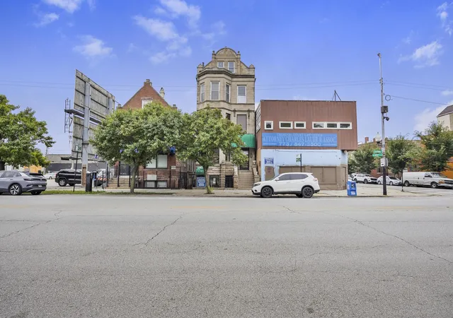 Listing Photo 2 - Condo for sale in building located at 2536 S California St, Chicago, IL 60608 - Unit #