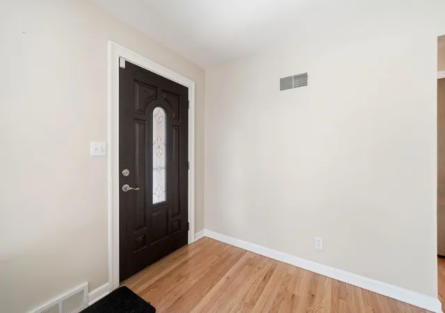 Photo 3 of Single family home for sale at 1009 Leith Ave, Waukegan, IL 60085 | MLS# 12723225 | Listing updated on 2026-08-11