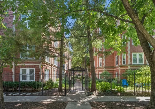 Photo 1 of Townhouse for sale at 1411 W Farwell Ave #M3, Chicago, IL 60626 | MLS# 12723226 | Listing updated on 2026-08-10