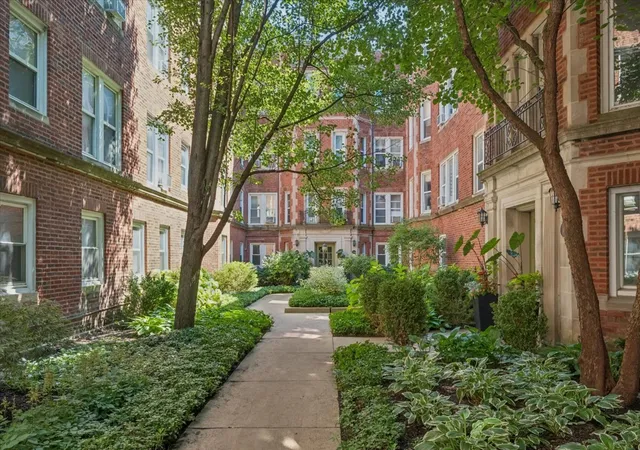 Photo 2 of Townhouse for sale at 1411 W Farwell Ave #M3, Chicago, IL 60626 | MLS# 12723226 | Listing updated on 2026-08-10