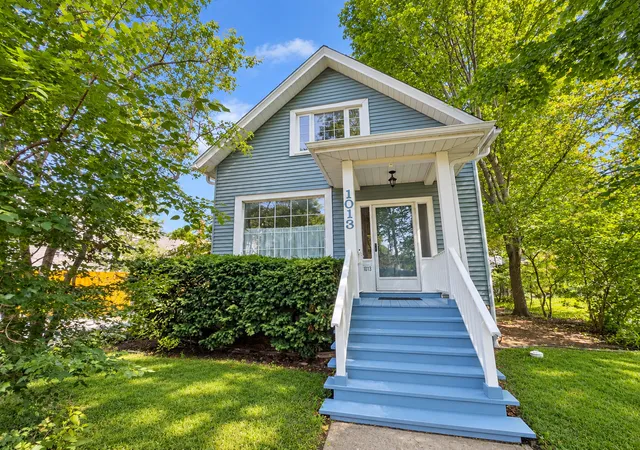 Photo 1 of Single family home for sale at 1013 Simpson St, Evanston, IL 60201 | MLS# 12723235 | Listing updated on 2026-09-24