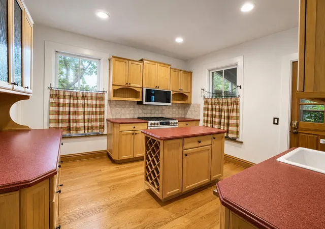 Photo 3 of Single family home for sale at 1013 Simpson St, Evanston, IL 60201 | MLS# 12723235 | Listing updated on 2026-09-24
