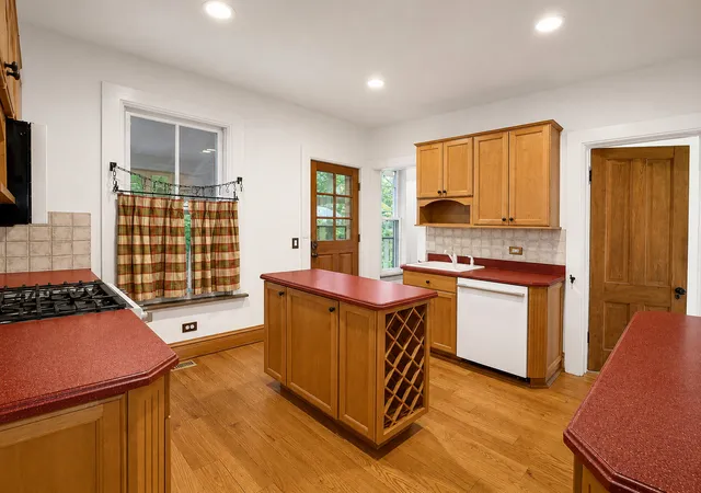 Photo 4 of Single family home for sale at 1013 Simpson St, Evanston, IL 60201 | MLS# 12723235 | Listing updated on 2026-09-24