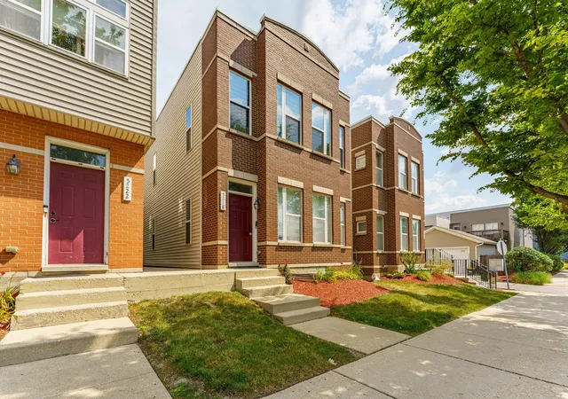 Listing Photo 3 - Condo for sale in building located at 5218 W Galewood Ave, Chicago, IL 60639 - Unit #A