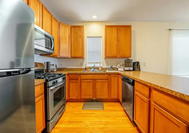 Listing Photo 5 - Condo for sale in building located at 5218 W Galewood Ave, Chicago, IL 60639 - Unit #A