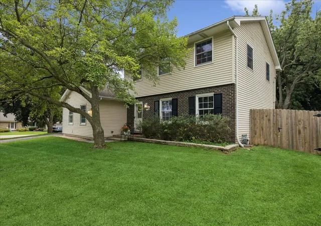 1st image of 6121 Sands Rd, Crystal Lake, IL 60014 | MLS# 12723240