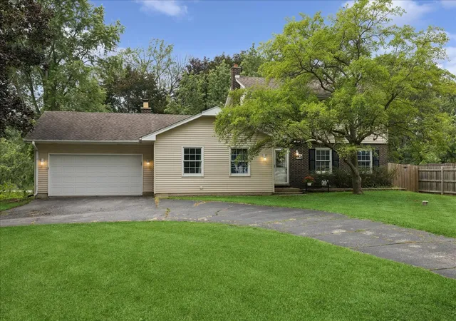 2nd image of 6121 Sands Rd, Crystal Lake, IL 60014 | MLS# 12723240