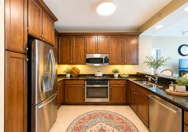 Photo 3 of Sale Pending at 600 N Lake Shore Dr #1707, Chicago, IL 60611 | MLS# 12723267 | Listing updated on 2026-08-30