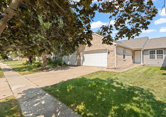 Listing Photo 2 - Condo for sale in building located at 112 W Tomaras Ave, Savoy, IL 61874 - Unit #0