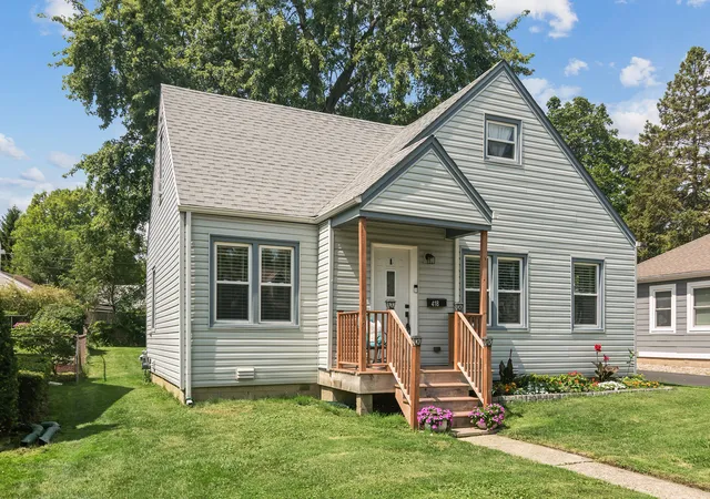 Photo 1 of Single family home for sale at 418 S Lake Ter, Mundelein, IL 60060 | MLS# 12723287 | Listing updated on 2026-08-11