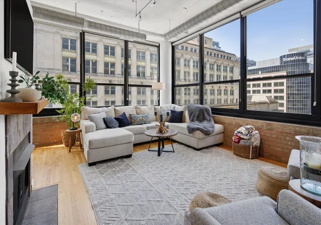 Photo 2 of Sale Pending at 130 S Canal St #619, Chicago, IL 60606 | MLS# 12723293 | Listing updated on 2026-08-31
