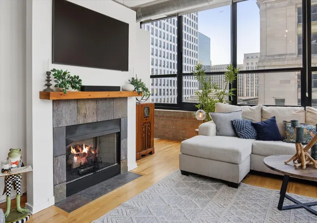 Photo 3 of Sale Pending at 130 S Canal St #619, Chicago, IL 60606 | MLS# 12723293 | Listing updated on 2026-08-31