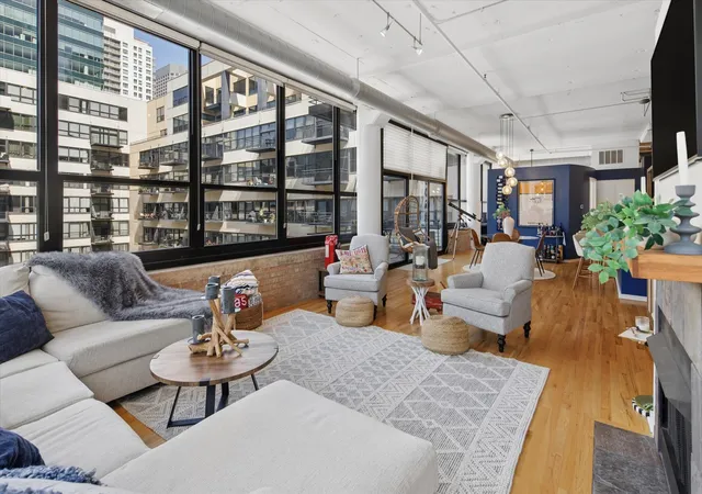 Photo 4 of Sale Pending at 130 S Canal St #619, Chicago, IL 60606 | MLS# 12723293 | Listing updated on 2026-08-31