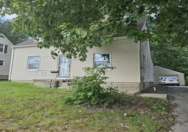 Photo 3 of Sale Pending at 105 S 20th Street, Mt Vernon, IL 62864 | MLS# 12723315 | Listing updated on 2026-09-19