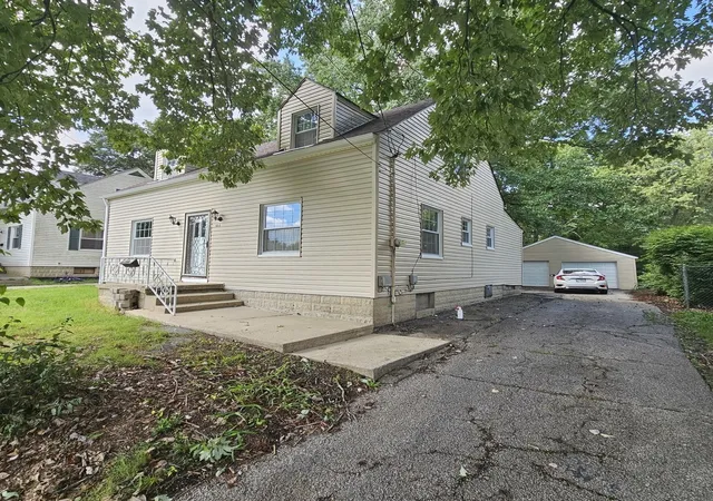 Photo 3 of Sale Pending at 105 S 20th Street, Mt Vernon, IL 62864 | MLS# 12723315 | Listing updated on 2026-09-19