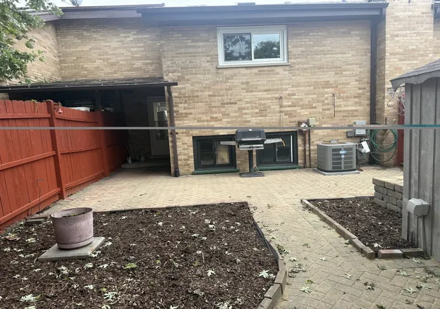 Photo 2 of Townhouse for sale at 257 Dover Dr #c, Des Plaines, IL 60018 | MLS# 12723363 | Listing updated on 2026-09-24