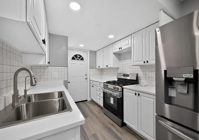 Photo 3 of Townhouse for sale at 257 Dover Dr #c, Des Plaines, IL 60018 | MLS# 12723363 | Listing updated on 2026-09-24