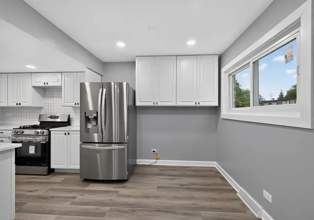 Photo 4 of Townhouse for sale at 257 Dover Dr #c, Des Plaines, IL 60018 | MLS# 12723363 | Listing updated on 2026-09-24