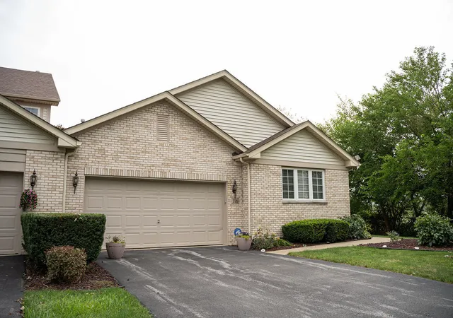 Photo 3 of Townhouse for sale at 116 Iliad Dr, Tinley Park, IL 60477 | MLS# 12723370 | Listing updated on 2026-09-12