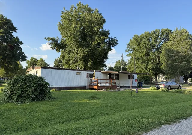 Photo 4 of Sale Pending at 214 S & 212 Hickory St, Desoto, IL 62924 | MLS# 12723394 | Listing updated on 2026-10-23