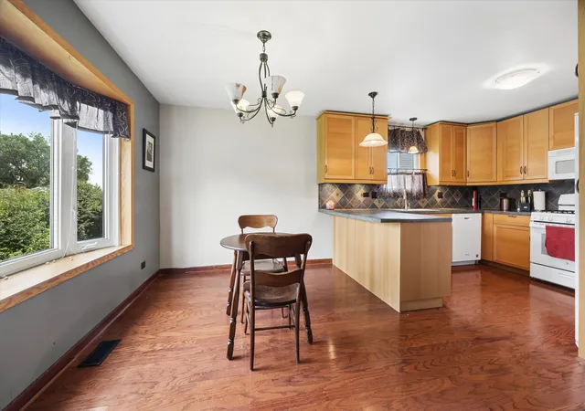 Photo 3 of Single family home for sale at 4093 Bayside Dr, Hanover Park, IL 60133 | MLS# 12723408 | Listing updated on 2026-09-23