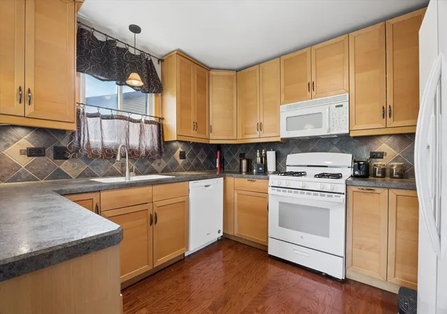 Photo 4 of Single family home for sale at 4093 Bayside Dr, Hanover Park, IL 60133 | MLS# 12723408 | Listing updated on 2026-09-23