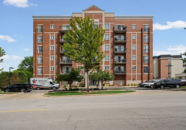 Photo 1 of Condo for sale at 405 S Creekside Dr #404, Palatine, IL 60074 | MLS# 12723463 | Listing updated on 2026-09-21