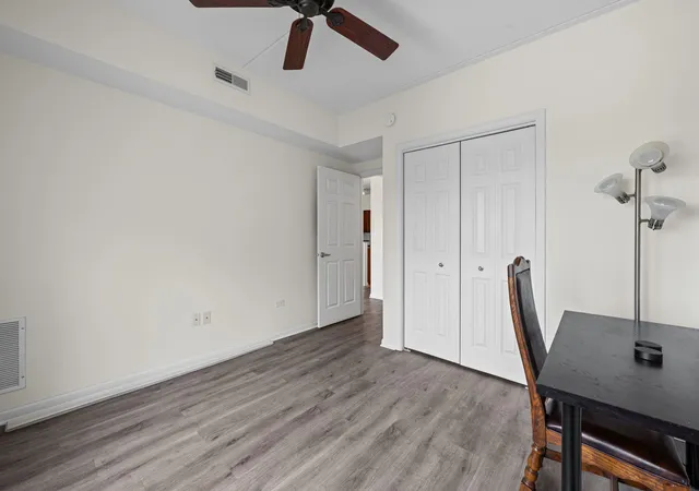Listing Photo 2 - Condo for sale in building located at 405 S Creekside Dr, Palatine, IL 60074 - Unit #404
