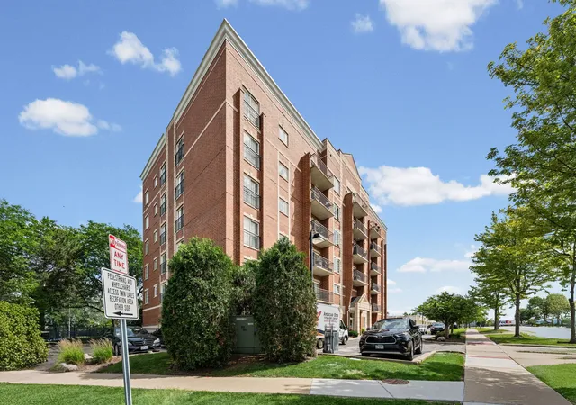 Photo 3 of Condo for sale at 405 S Creekside Dr #404, Palatine, IL 60074 | MLS# 12723463 | Listing updated on 2026-09-21
