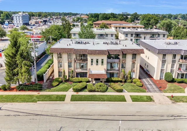 Photo 2 of Condo for sale at 4716 W 106th Place #1C, Oak Lawn, IL 60453 | MLS# 12723471 | Listing updated on 2026-08-25