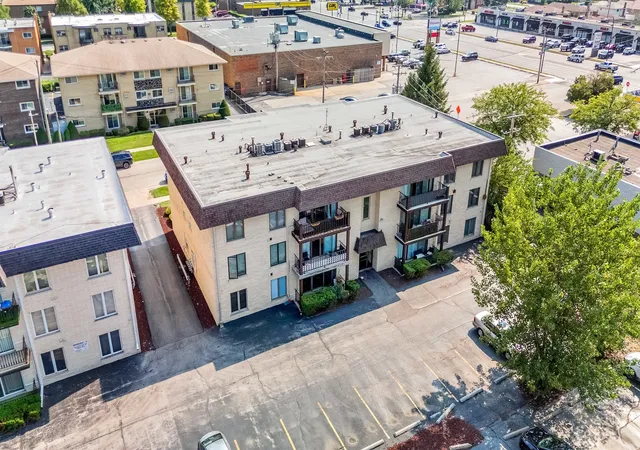 Photo 3 of Condo for sale at 4716 W 106th Place #1C, Oak Lawn, IL 60453 | MLS# 12723471 | Listing updated on 2026-08-25