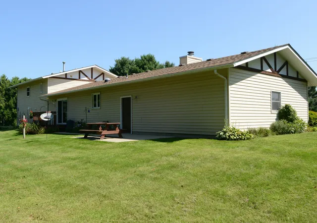 Photo 3 of Single family home for sale at 6715 S Oak Grv Rd, Harvard, IL 60033 | MLS# 12723487 | Listing updated on 2026-09-17