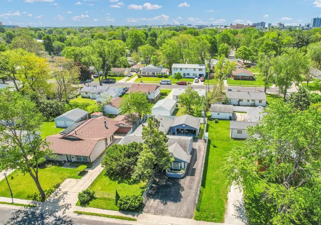 Photo 3 of Single family home for sale at 1309 Eureka St, Urbana, IL 61801 | MLS# 12723502 | Listing updated on 2026-09-21