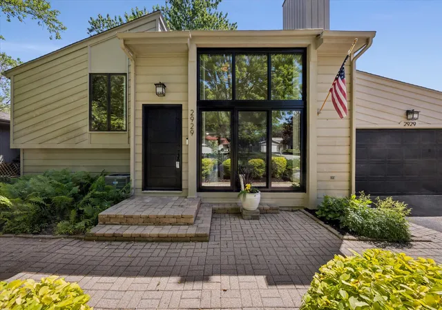 Photo 2 of Sale Pending at 2929 Northcreek Dr, Woodridge, IL 60517 | MLS# 12723511 | Listing updated on 2026-09-25