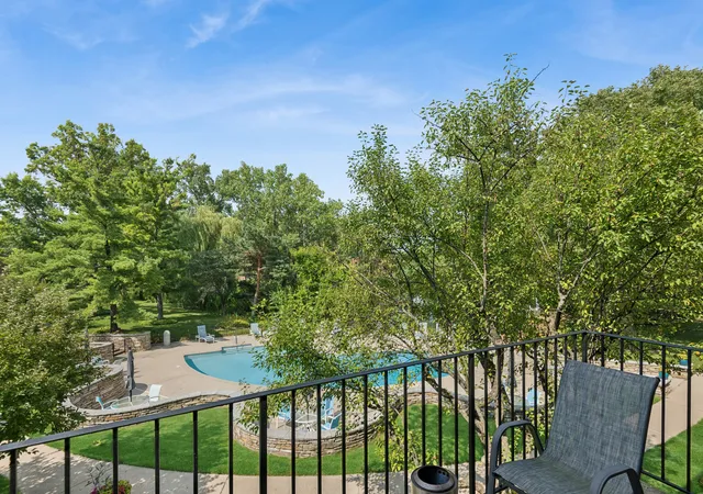 Listing Photo 4 - Condo for sale in building located at 1240 Park Ave, Highland Park, IL 60035 - Unit #331