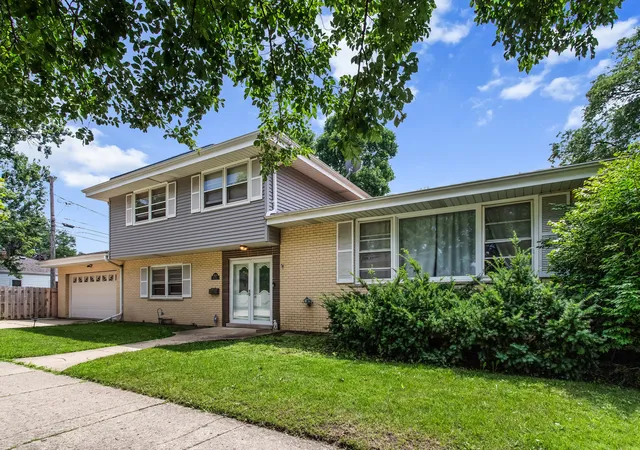Photo 1 of Single family home for sale at 1525 Elm St, Park Ridge, IL 60068 | MLS# 12723621 | Listing updated on 2026-08-30