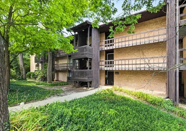 Photo 2 of Condo for sale at 5603 Lakeside Dr #3C, Lisle, IL 60532 | MLS# 12723654 | Listing updated on 2026-09-01