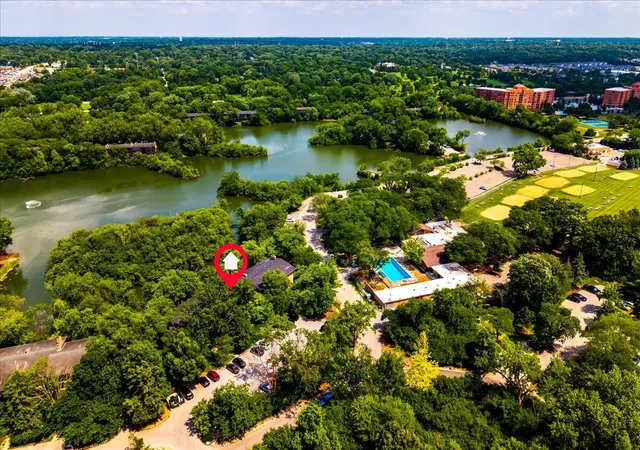 Listing Photo 3 - Condo for sale in building located at 5603 Lakeside Dr, Lisle, IL 60532 - Unit #3C